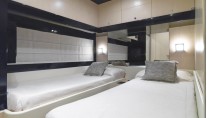 Motor Yacht Stinray M -  Twin Cabin